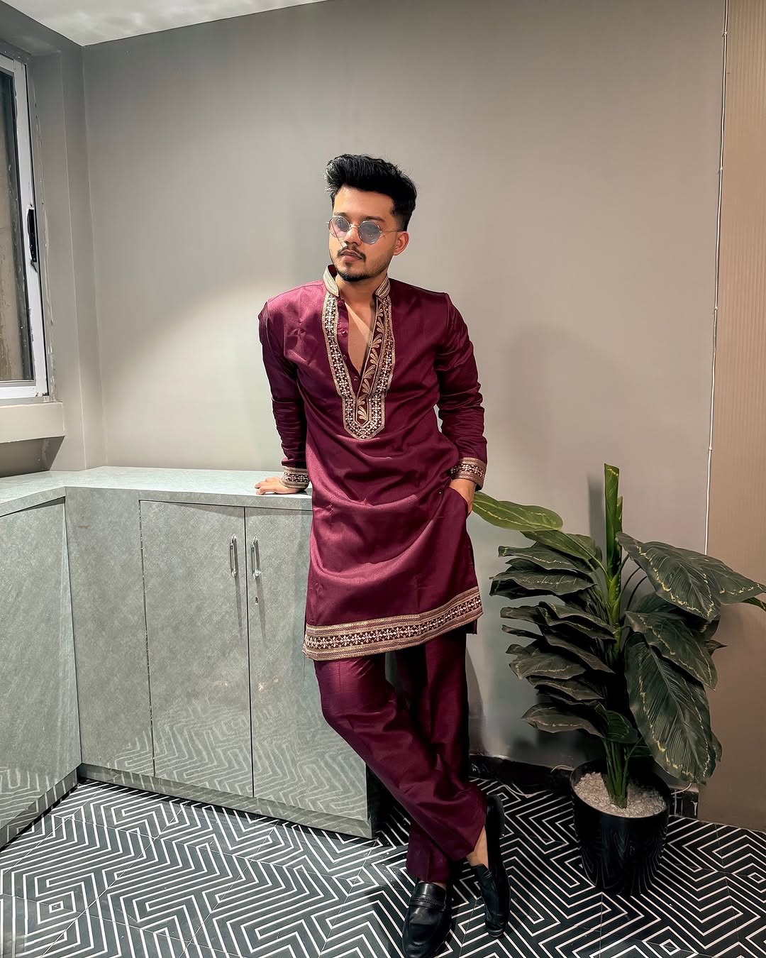 MAROON RIYAZ NECK EMBROIDERED MEN'S KURTA WITH PAJAMA SET