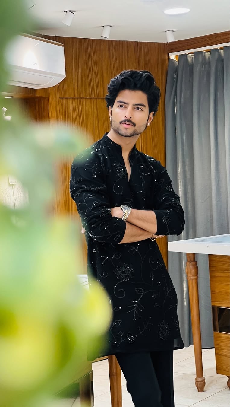 Z BLACK kurta pajama set with Embroidery