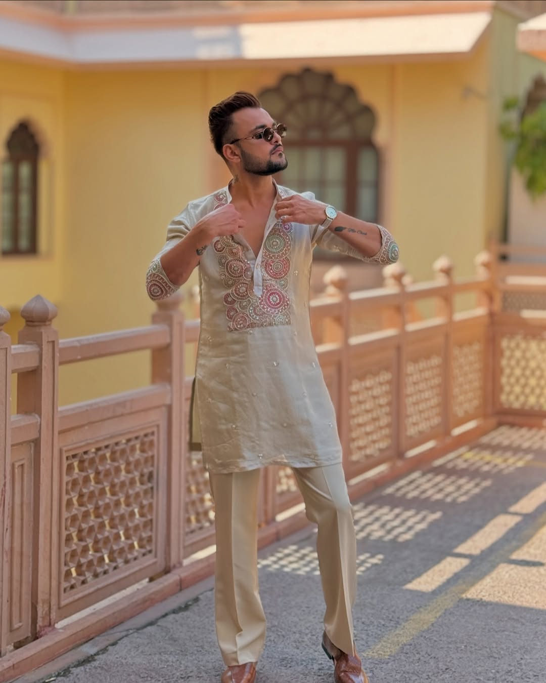 WHITE NECK HAND WORK MEN'S KURTA WITH PAJAMA SET